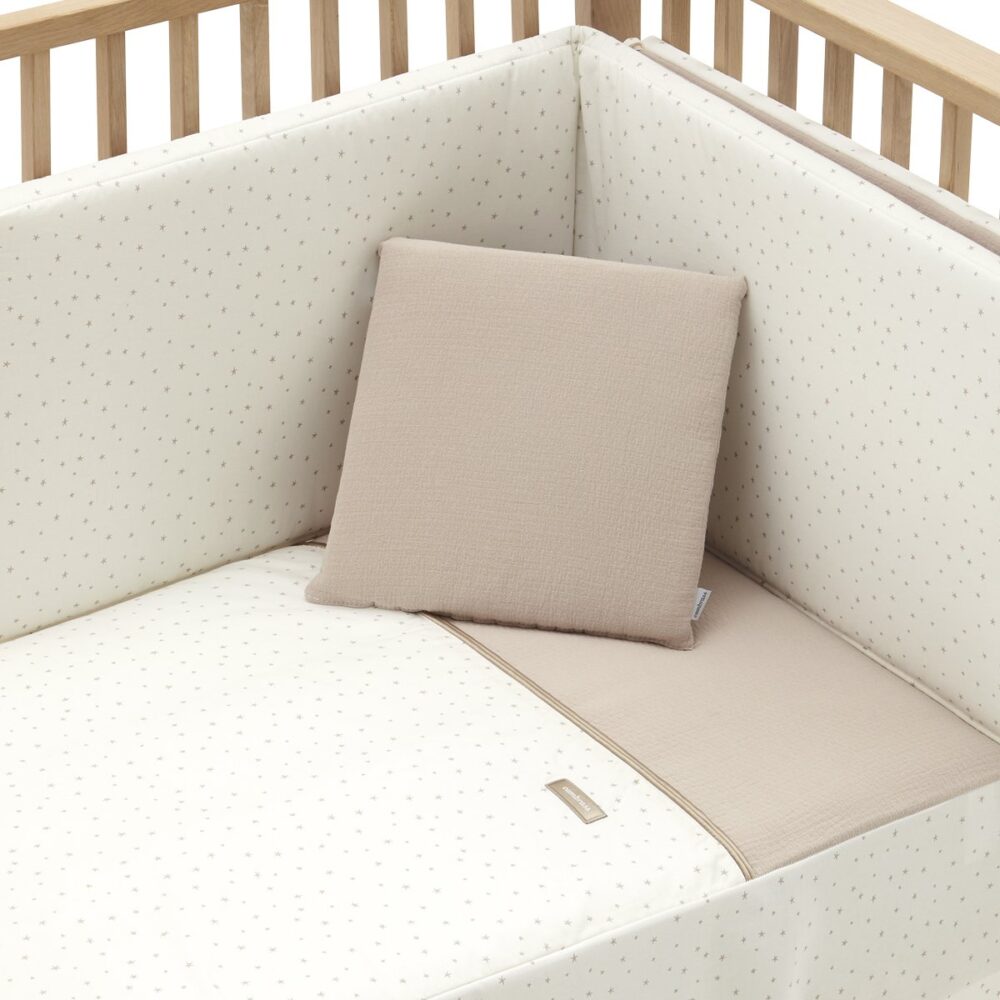 Jgo 2 Pcs.Colcha I-V. Cuna 60 Magia Beige 60X120X3 Cm Cambrass - Imagen 3