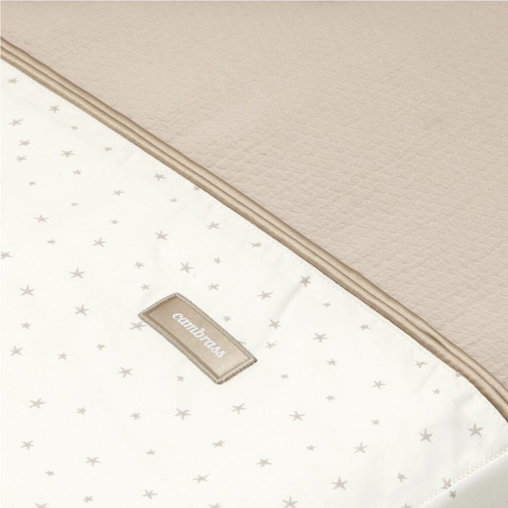 Jgo 2 Pcs.Colcha I-V. Cuna 60 Magia Beige 60X120X3 Cm Cambrass - Imagen 5
