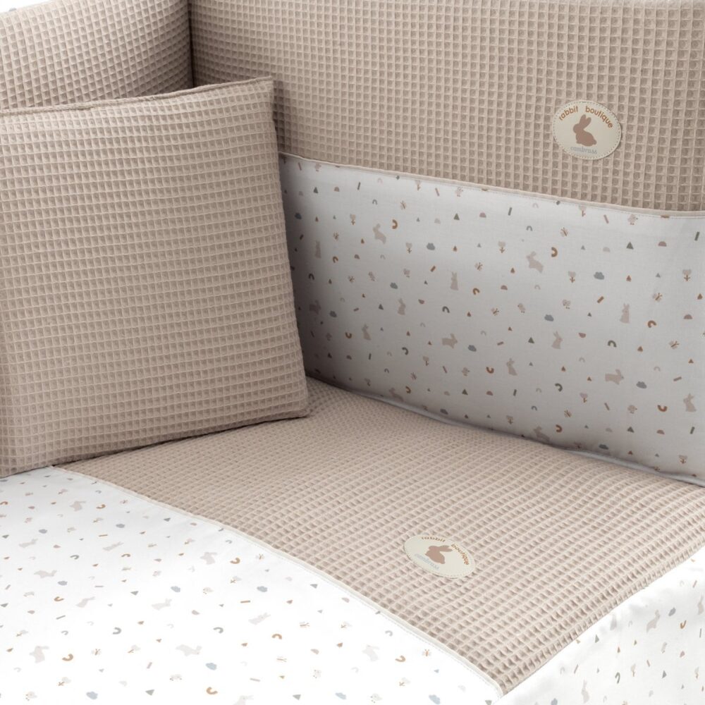 Jgo 2 Pcs.Colcha I-V. Cuna 60 Rabbit Beige 60X120X3 Cm Cambrass - Imagen 3