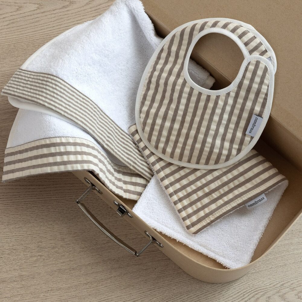 Babero Redondo Con Velcro Derby Beige 16X19X1 Cm Cambrass - Imagen 2